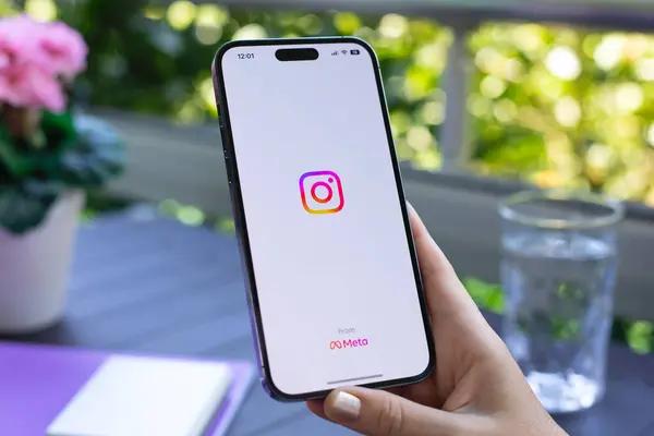 Anonymous Instagram Viewing with Gwaa: A Step-by-Step Guide